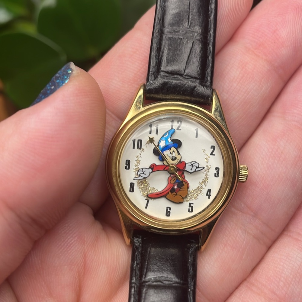 •DISNEY• Rare Sorcerer Mickey 90’s watch for women // gold tone + black strap